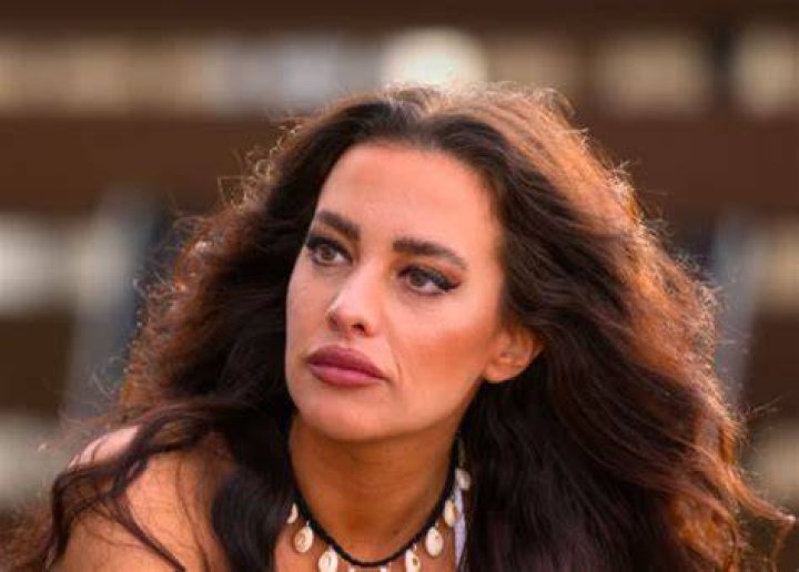 Roxanne From The Ultimatum S2 Ethnicity, Family, Company, Age