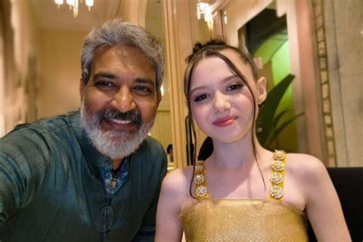 RRR SS Rajamouli Cute Selfie With 11yearold Violet McGraw From HCA