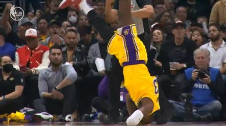 RUSSELL WESTBROOK FLIPS OFF LEBRON JAMES AFTER DRILLING 3! YouTube