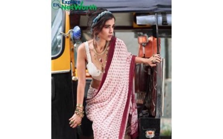 Saba Azad Net Worth, Wiki, Biography, Age, Boyfriend, Parents, Photos