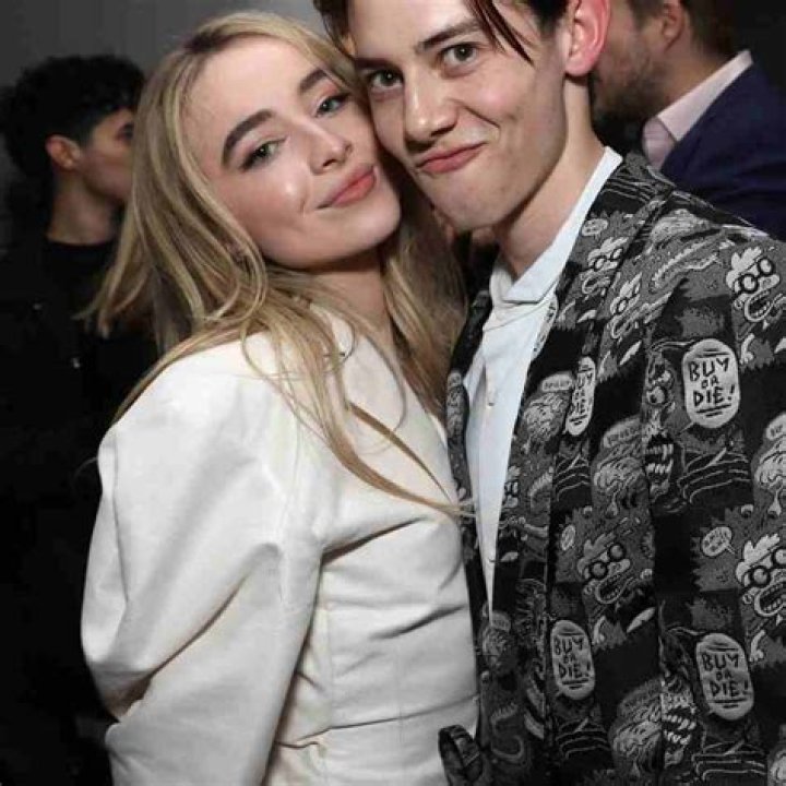 Sabrina Carpenter Age, Height, Boyfriend, Family, Biography, and More