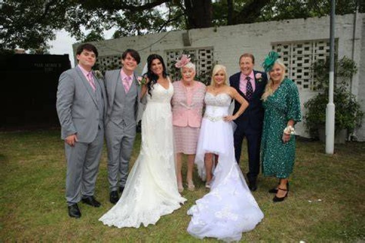 Samantha Fox marries tour manager in Eurovision themed wedding