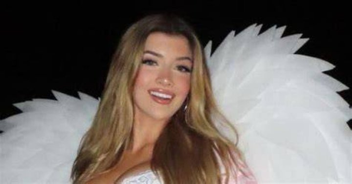 Sami Sheen Visits Victoria&rsquo;s Secret for New Lingerie in LA (25 Photos