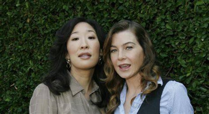 Sandra Oh And Ellen Pompeo On The Set Of Grey's Anatomy Sandra Oh News.