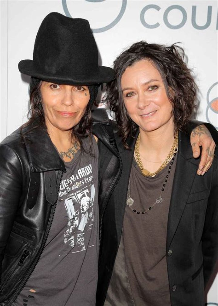 Sara Gilbert Files to Legally Separate From Wife Linda Perry