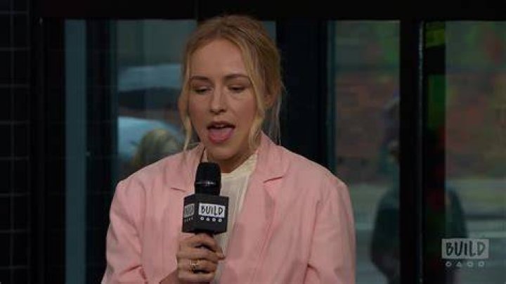 Sarah Goldberg Recalls Her Starstruck Moment Of Meeting Henry Winkler