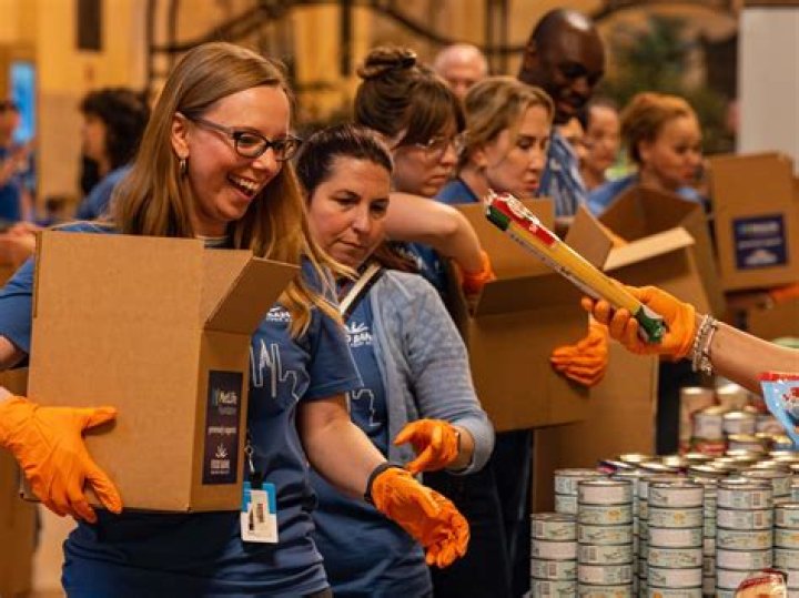 Sarah Jakubowski Food Bank volunteer Helping Hands of Peotone