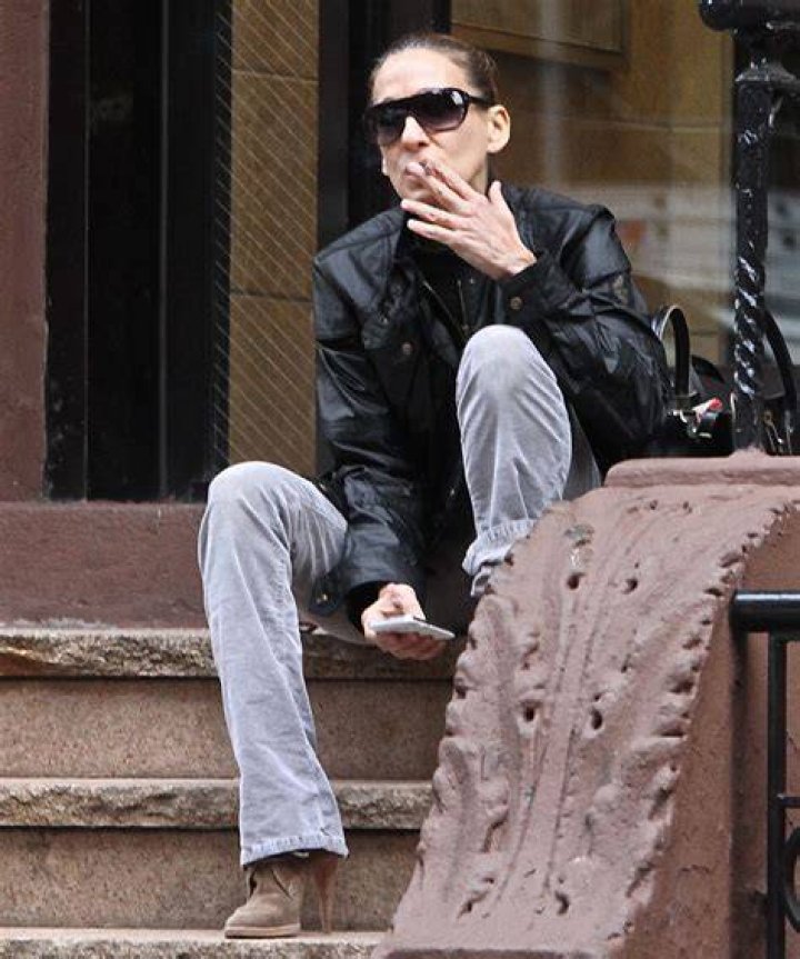 Sarah Jessica Parker still puffing away at 48 Page Six