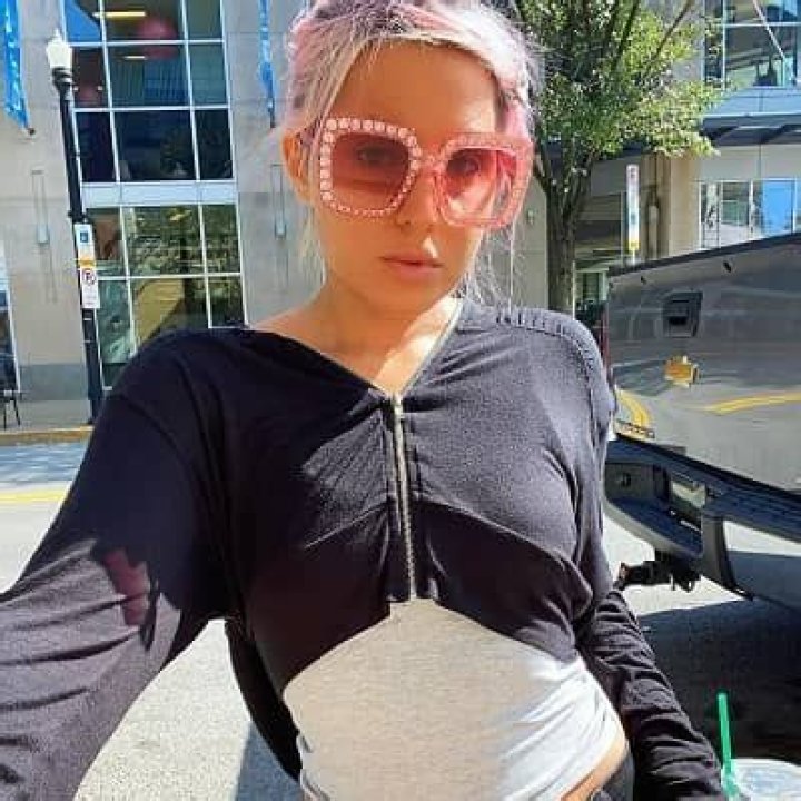 Sarah Russi's Bra Size and Body Measurements Bra Size Measurements