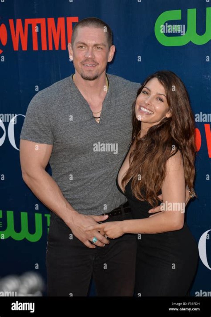 Sarah Shahi And Steve Howey Baby