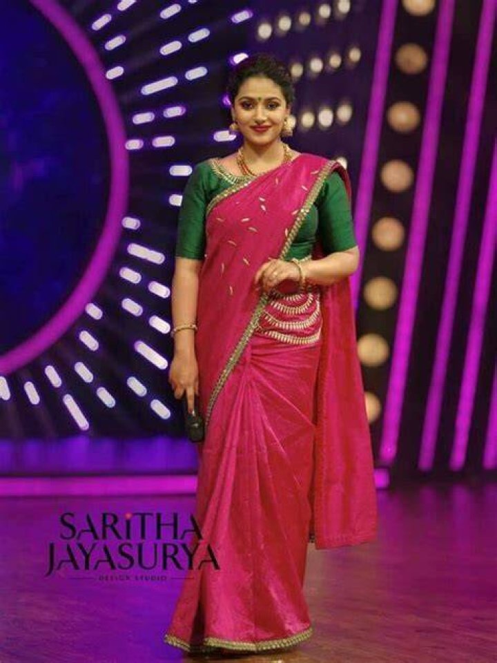 Saritha Jayasurya Photos (5) MixIndia