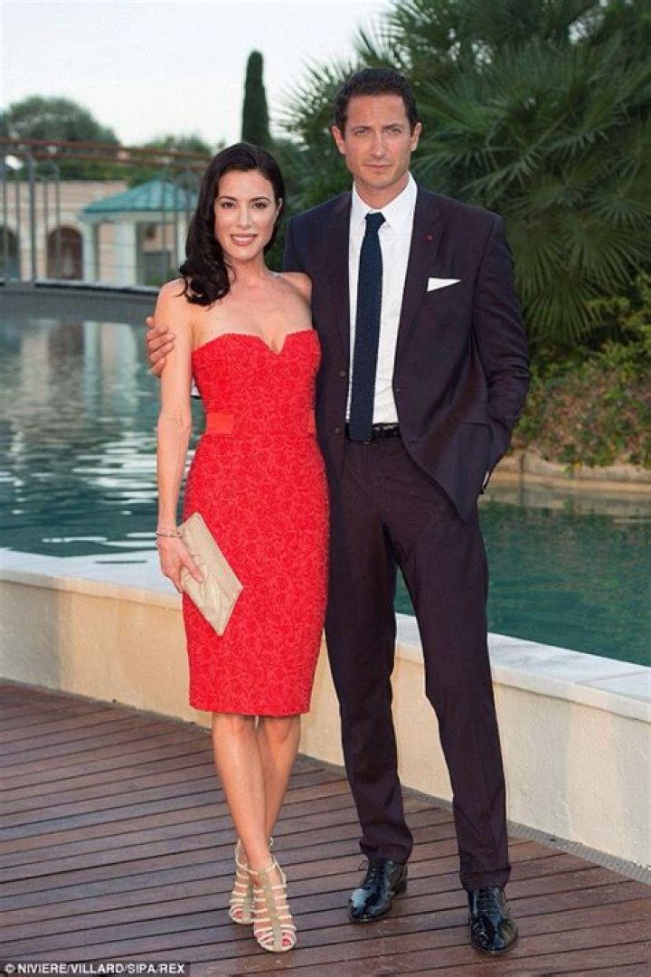 Sasha Roiz Sasha roiz, Attractive celebrity, Couple photos