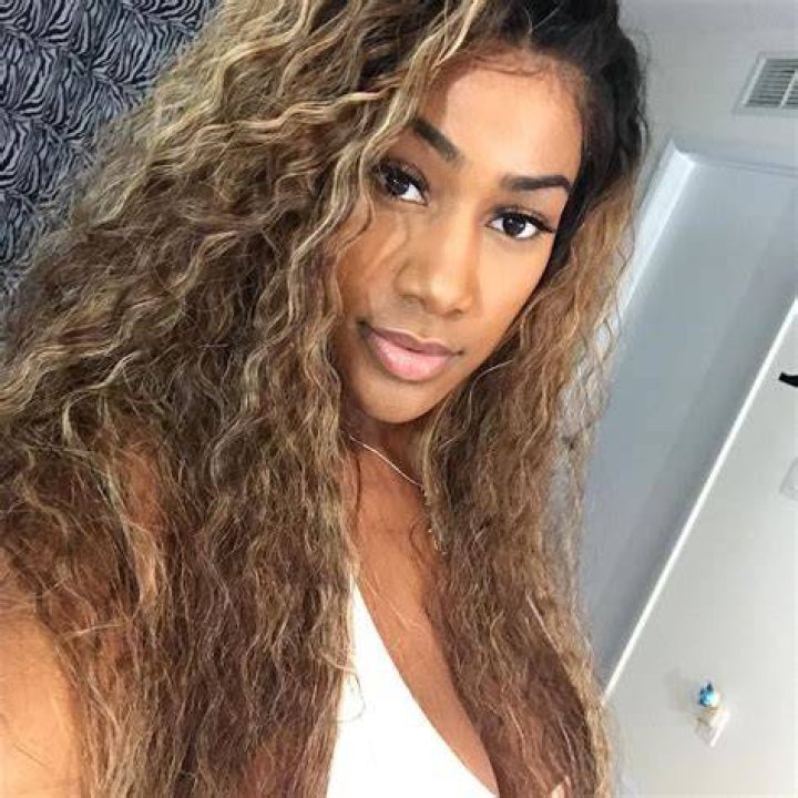 SCAMMER WITH PHOTOS OF KATT LEYA