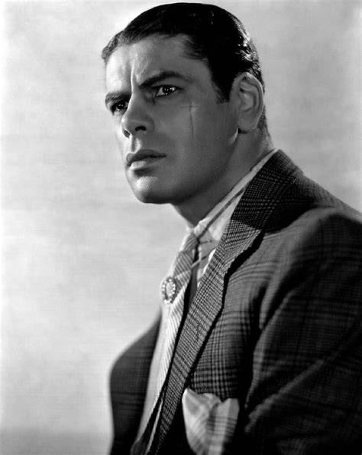 Scarface, Paul Muni, 1932 Photograph by Everett