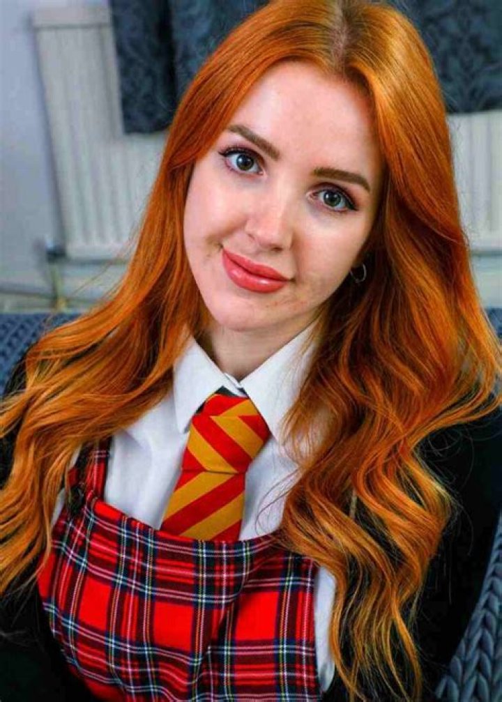 Scarlett Jones Wiki, Bio, age, height, family, photos, videos, net worth ·