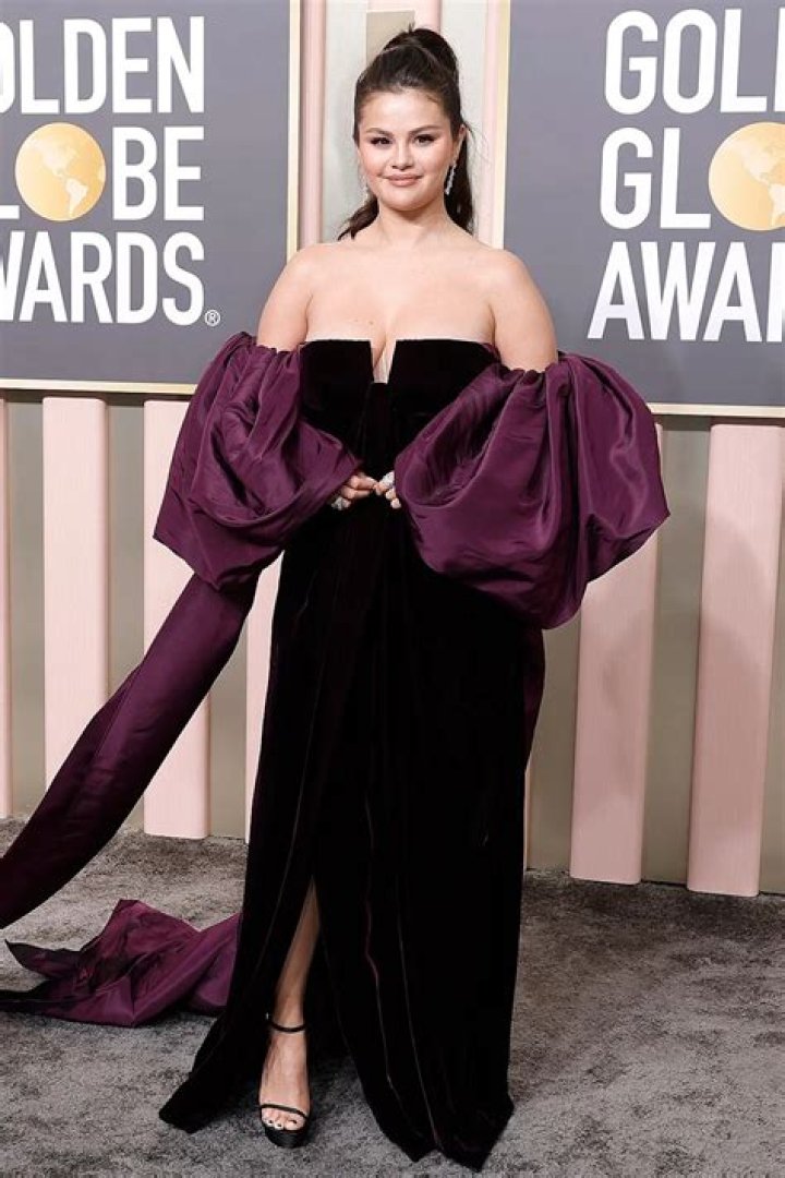 Selena Gomez Brings Little Sister Gracie as 2023 Golden Globes Date