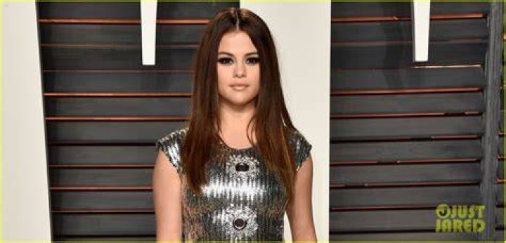 Selena Gomez Stuns in Silver at Vanity Fair Oscars 2016 Party 2016