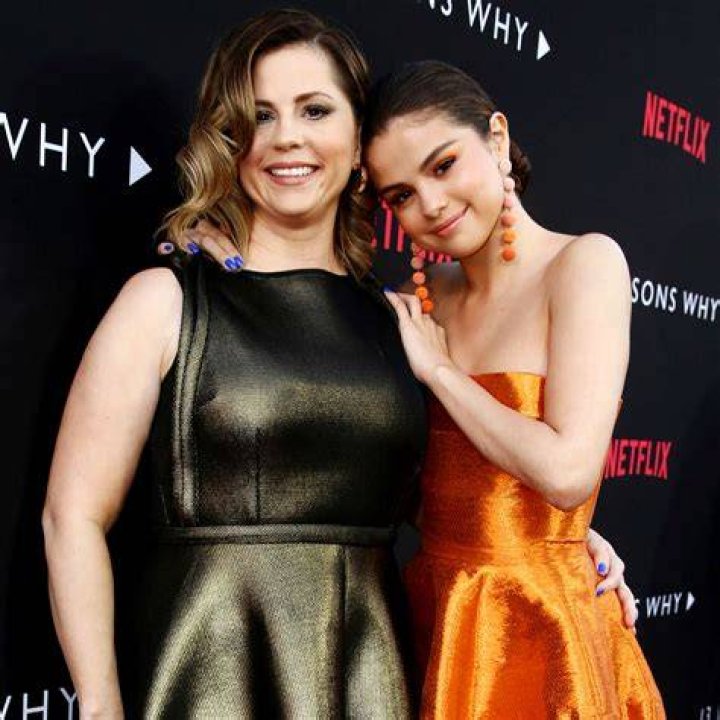Selena With Her Mom Selena Gomez Photo (29115145) Fanpop
