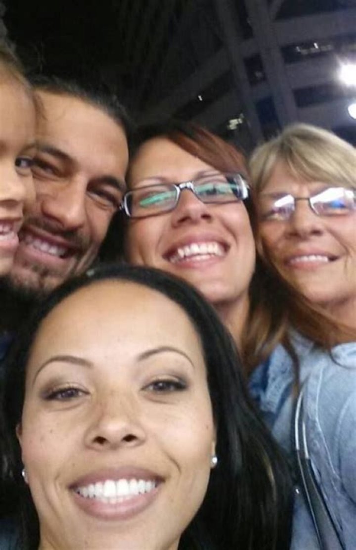Selfie time... Joe Anoa'i with his daughter, sister, mom and fiancee