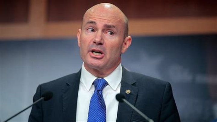 Sen. Mike Lee speaks without mask at Barrett hearing less than two