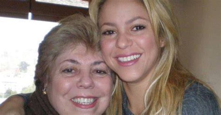 Shakira con su madre Nidia del Carmen Ripoll Torrado y Guest Shakira es