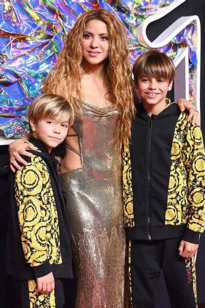 Shakira takes her sons to dinner at 'The Cheesecake Factory' in Beverly