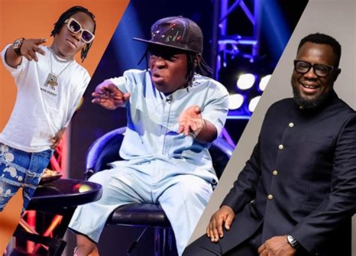 Shatta Bandle seen singing for his girlfriend (Video) Netnaija