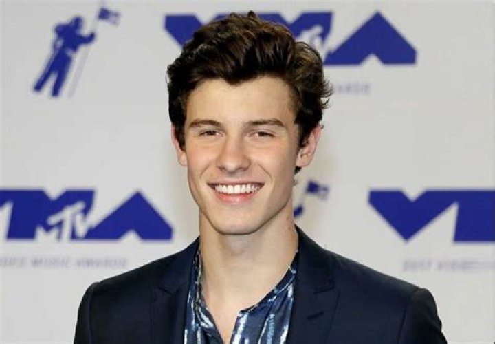 Shawn Mendes Wiki 2021 Net Worth, Height, Weight, Relationship & Full
