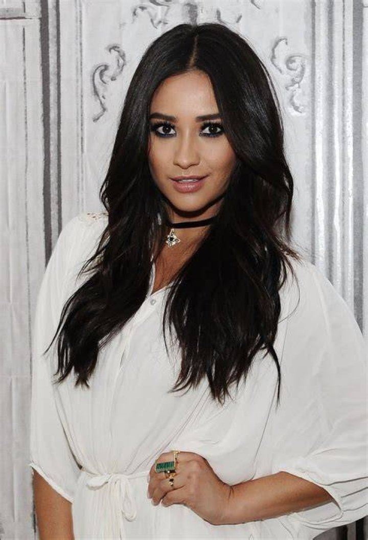 Shay Mitchell Hot Single Celebrity Women POPSUGAR Celebrity Photo 18