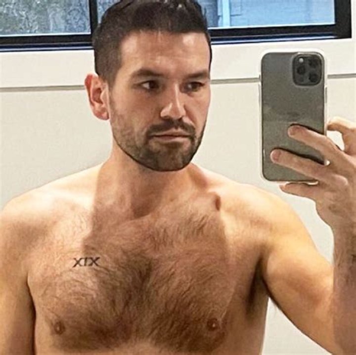 Shay Mooney Shirtless Selfie Shocks with 50Pound Weight Loss!