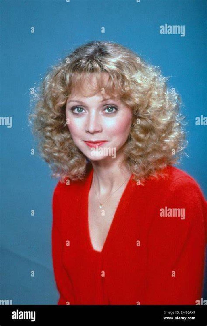 Shelley Long &mdash; A Look at the 'Modern Family' Actress's Life and Roles