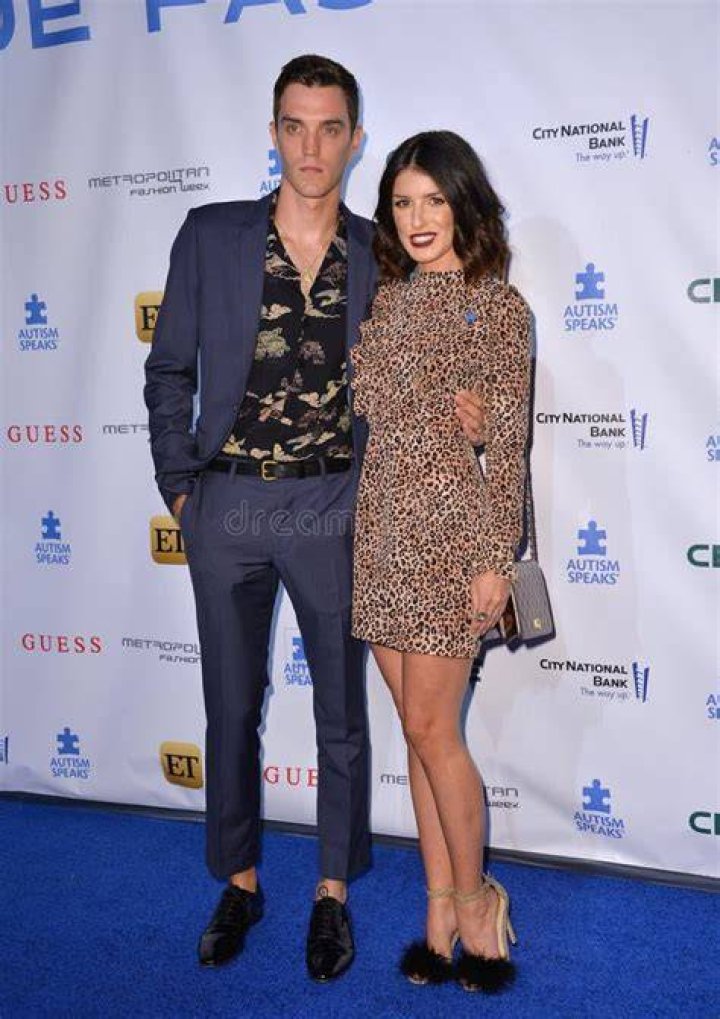 Shenae GrimesBeech and her husband Josh CoupleGoals CelebCouples 