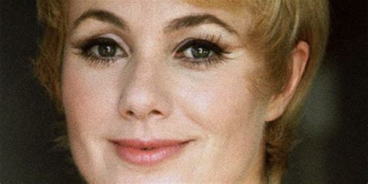 Shirley Jones Biography Official Agent site