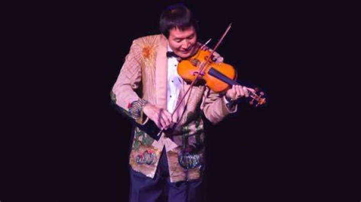 Shoji Tabuchi during a show in 2019