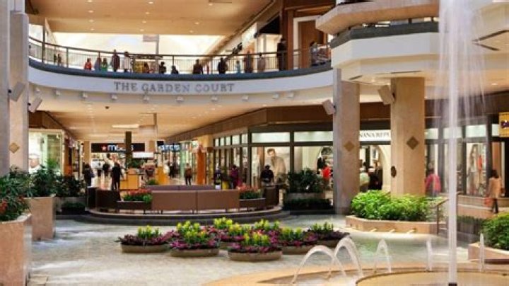 Shopping Mall in St. Louis, MO Plaza Frontenac
