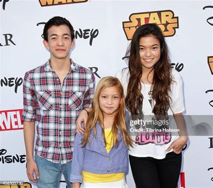 Siblings Major Curda; Saylor Curda and Piper Curda attend the... News