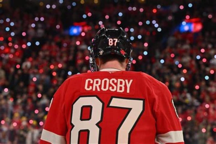 Sidney Crosby with kids from the Little Penguins program Crosby