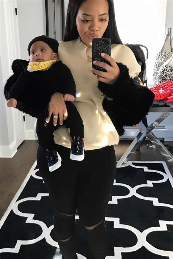 Simmons Is Pregnant