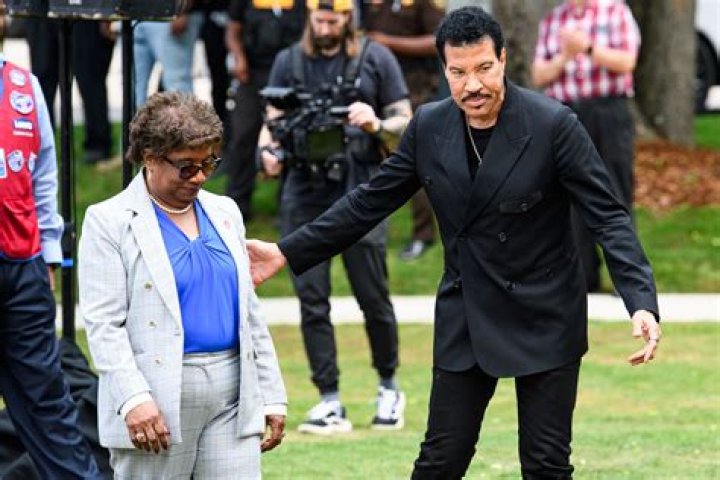Singer Lionel Richie visits Tuskegee; Brewton sports photo scam; more