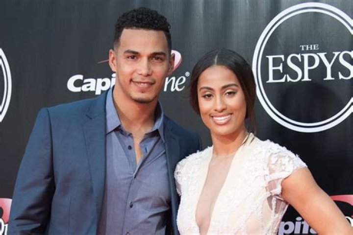 Skylar DigginsSmith husband, Daniel Smith?