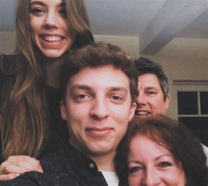 Slogo Age, Net Worth, Girlfriend, Family, Height and Biography (Updated