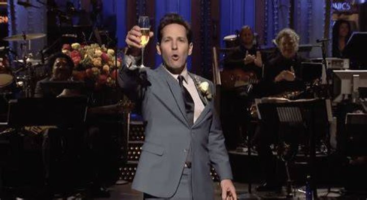 SNL season finale Paul Rudd hosts, Alec Baldwin and Robert de Niro