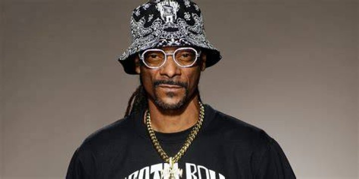 Snoop Dogg's Wife Shante Broadus Flashes Wide Smile as She Poses with