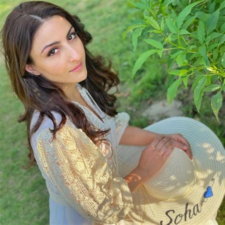 Soha Ali Khan Female Age, Height, Biography 2023 Wiki, Net Worth, Boyfriend