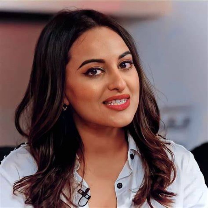 Sonakshi Sinha’s Instagram profile post “SundaySelfie” in 2020