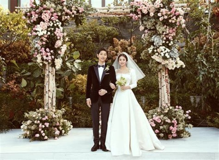 Song Joong Ki And Song Hye Kyo Wedding 768x768 Wallpaper teahub.io