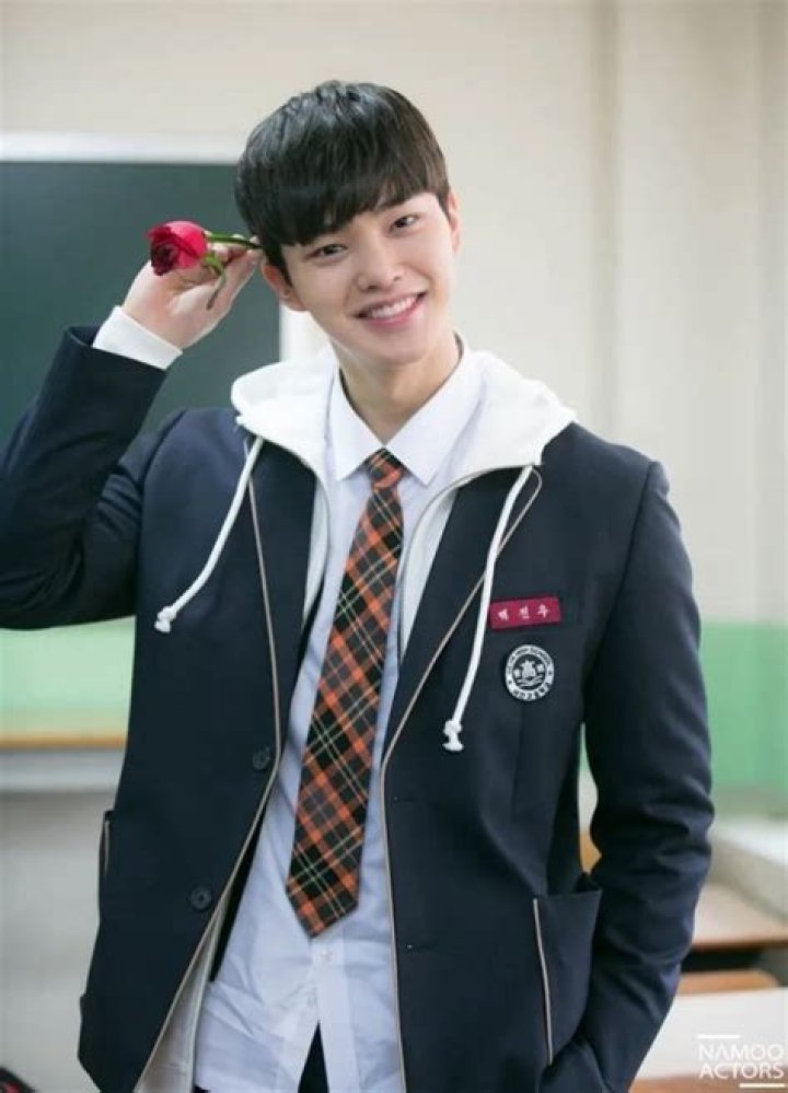 Song Kang Mira crecer al actor coreano a trav&eacute;s de sus fotos