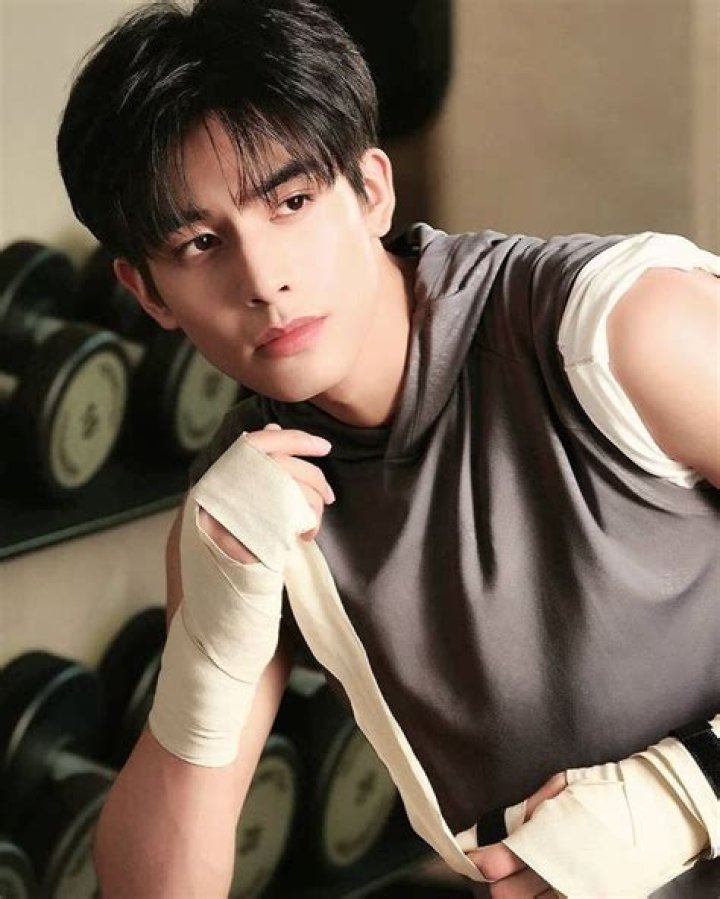 SONG WEILONG 宋威龙 on Instagram “good mood😚 __ © Weibo [21.04.11
