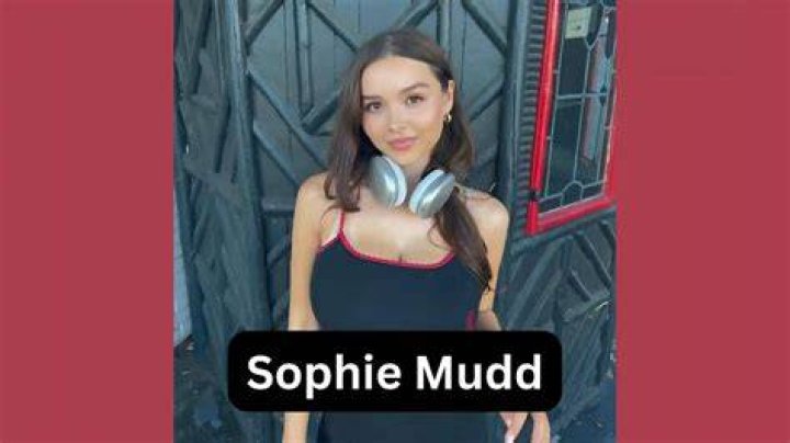 Sophie Mudd Wiki/Bio, Age, Net Worth, Career, Boyfriend, Bikini