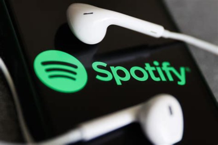 Spotify CEO Streamer won&rsquo;t be "silencing" Joe Rogan